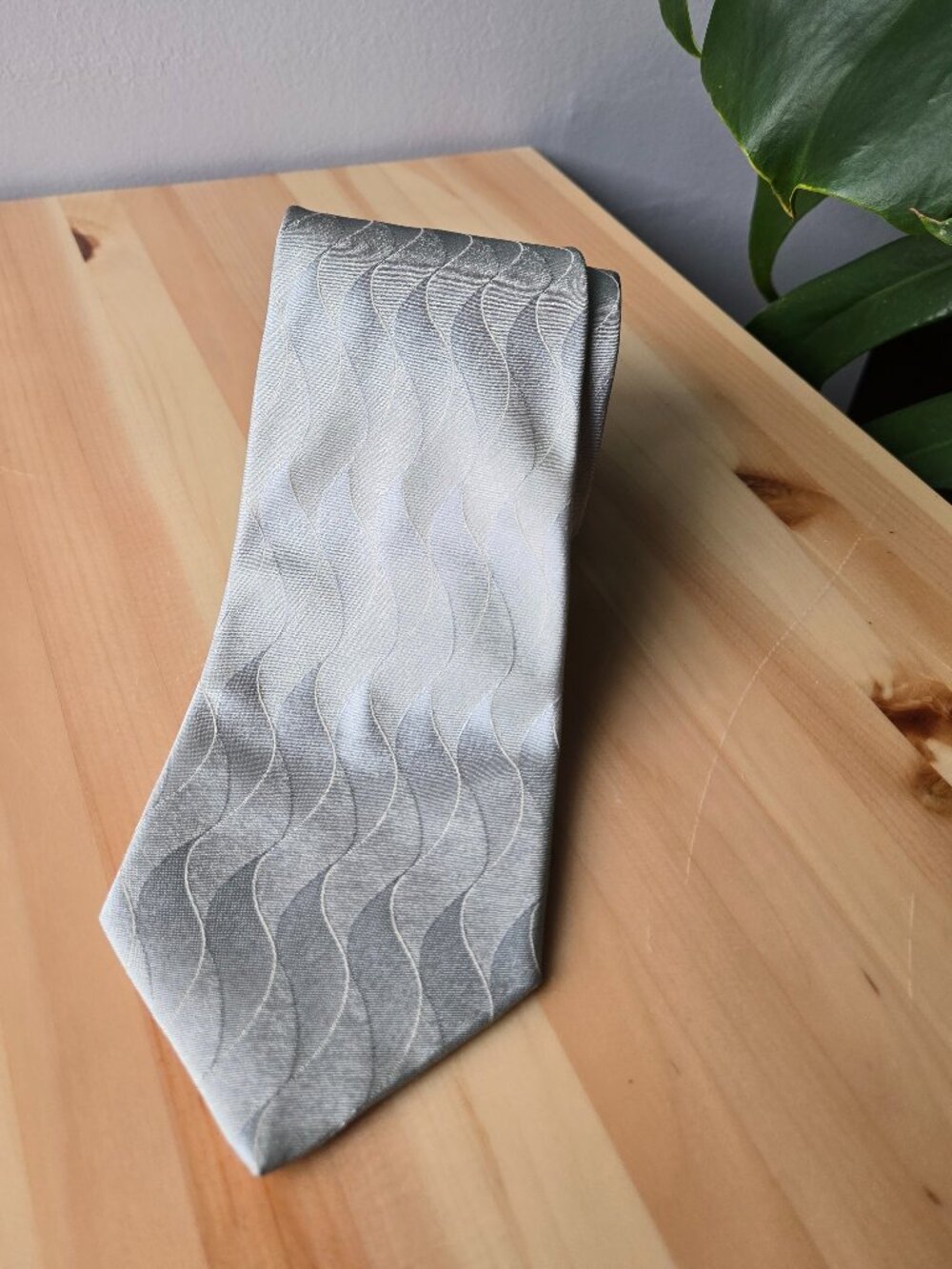 BN 100% Silk Tie: Silver-ish Light Grey with Subtle Pattern, Made in Italy